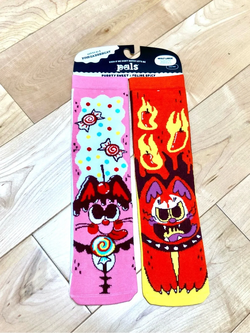 Rare Pals sweet and spicy kitty cat foot friends mismatched socks adult large